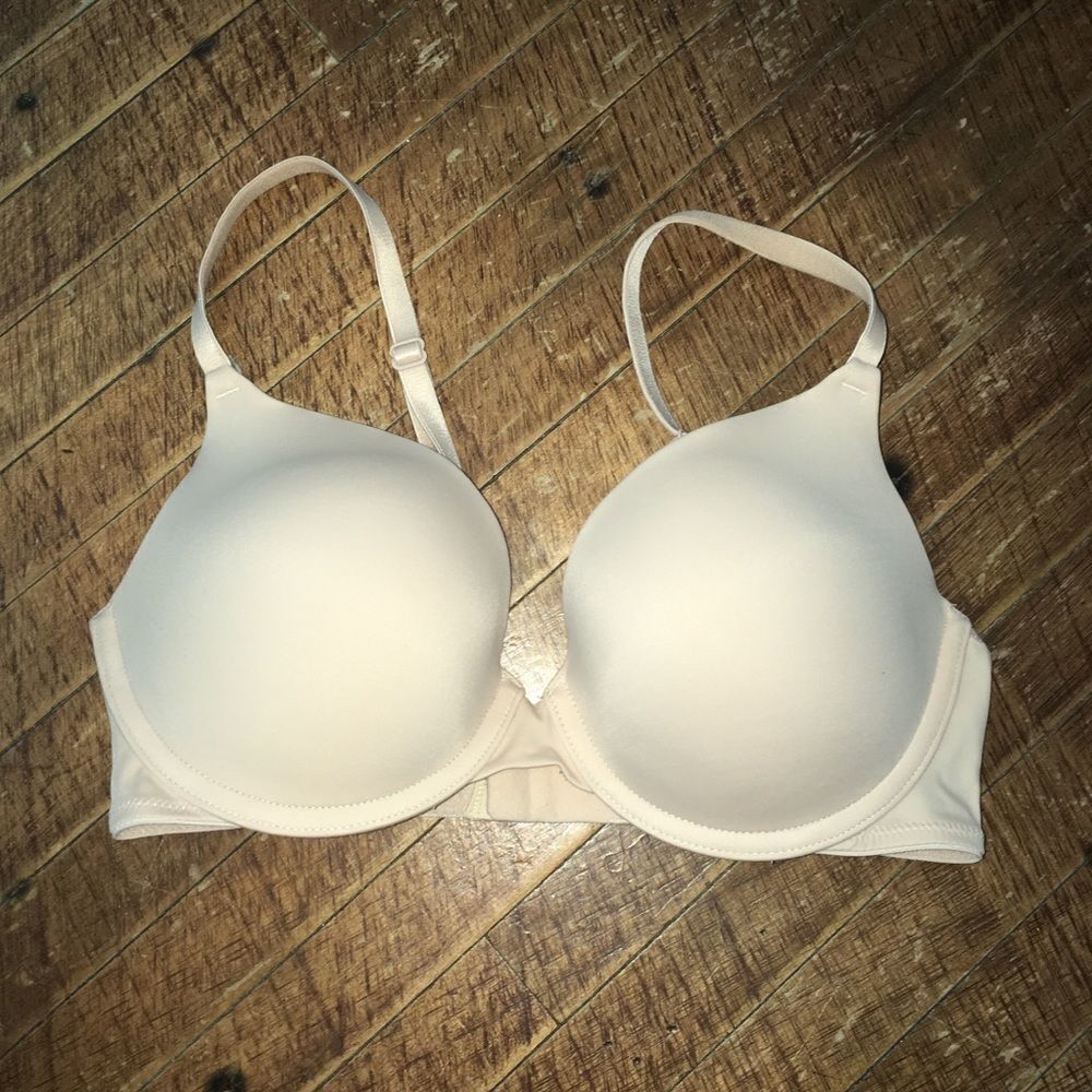 Victoria’s Secret 32D nude push-up bra